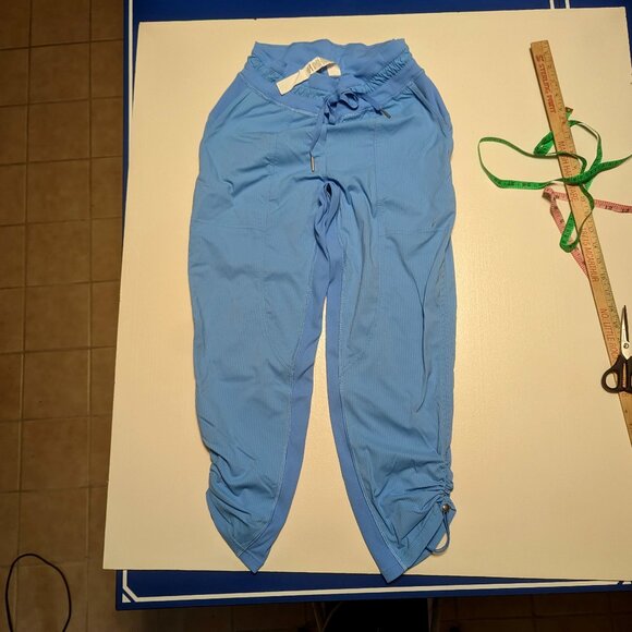 Lululemon Size 4 Dance Studio Aero Blue Cropped - Picture 2 of 16